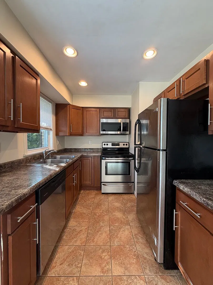 310 E Lincoln Street — Photo 1