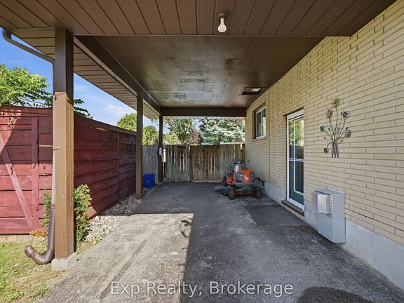 4th image of 18 Railway St