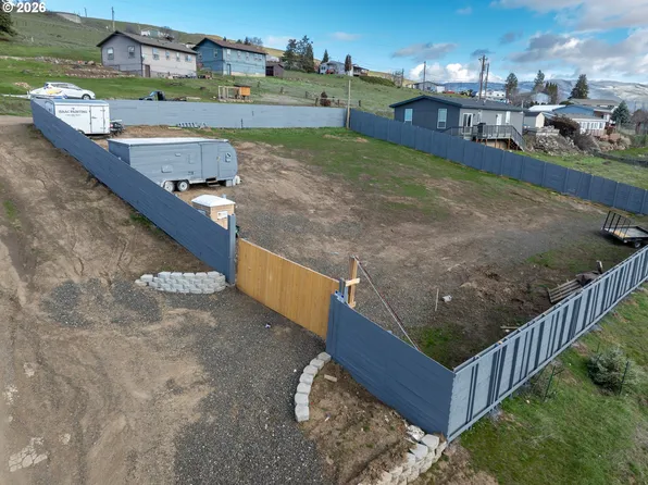 1111 Starlight St W, The Dalles, OR 97058