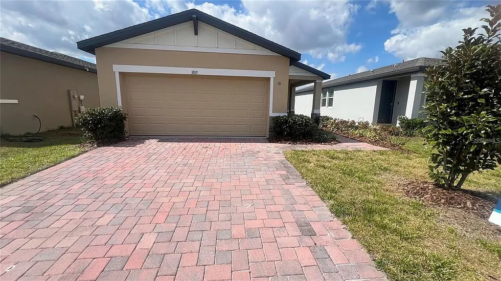 4 bed, 2.0 bath, 1610 sqft, $1,970 — Photo 1