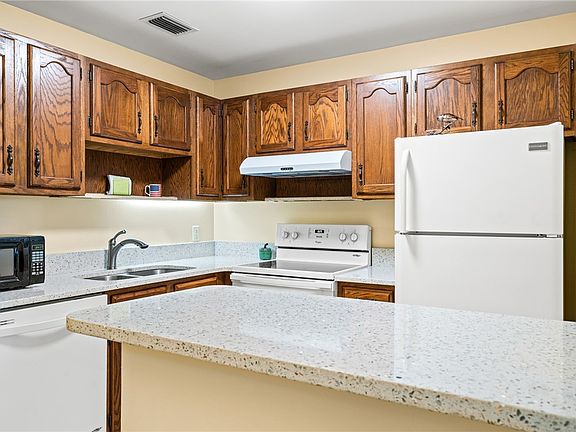 3rd image of 47 Vista Gardens Trl APT 204