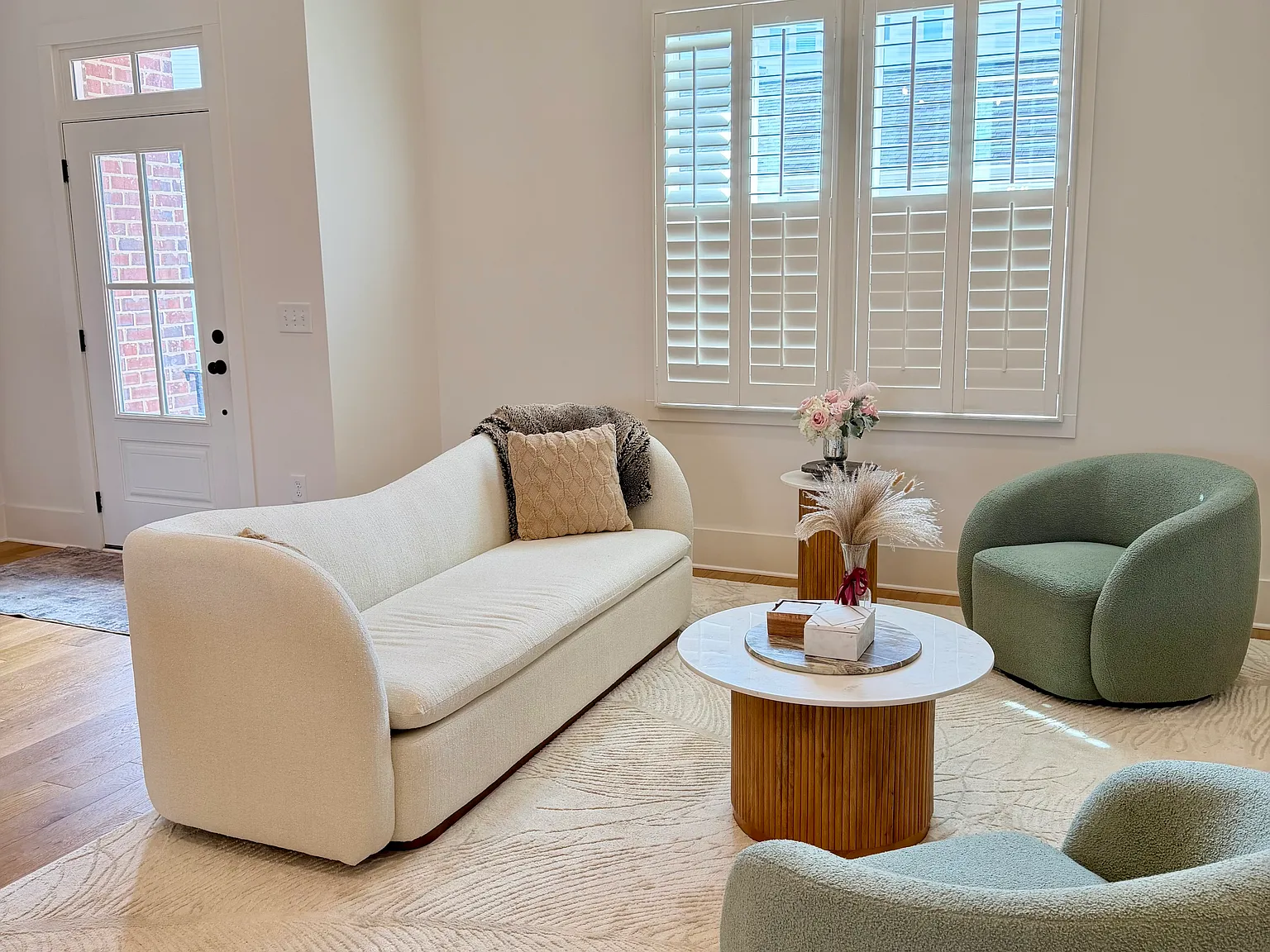 3 bed, 2.5 bath, 1617 sqft, $3,900 — Photo 3