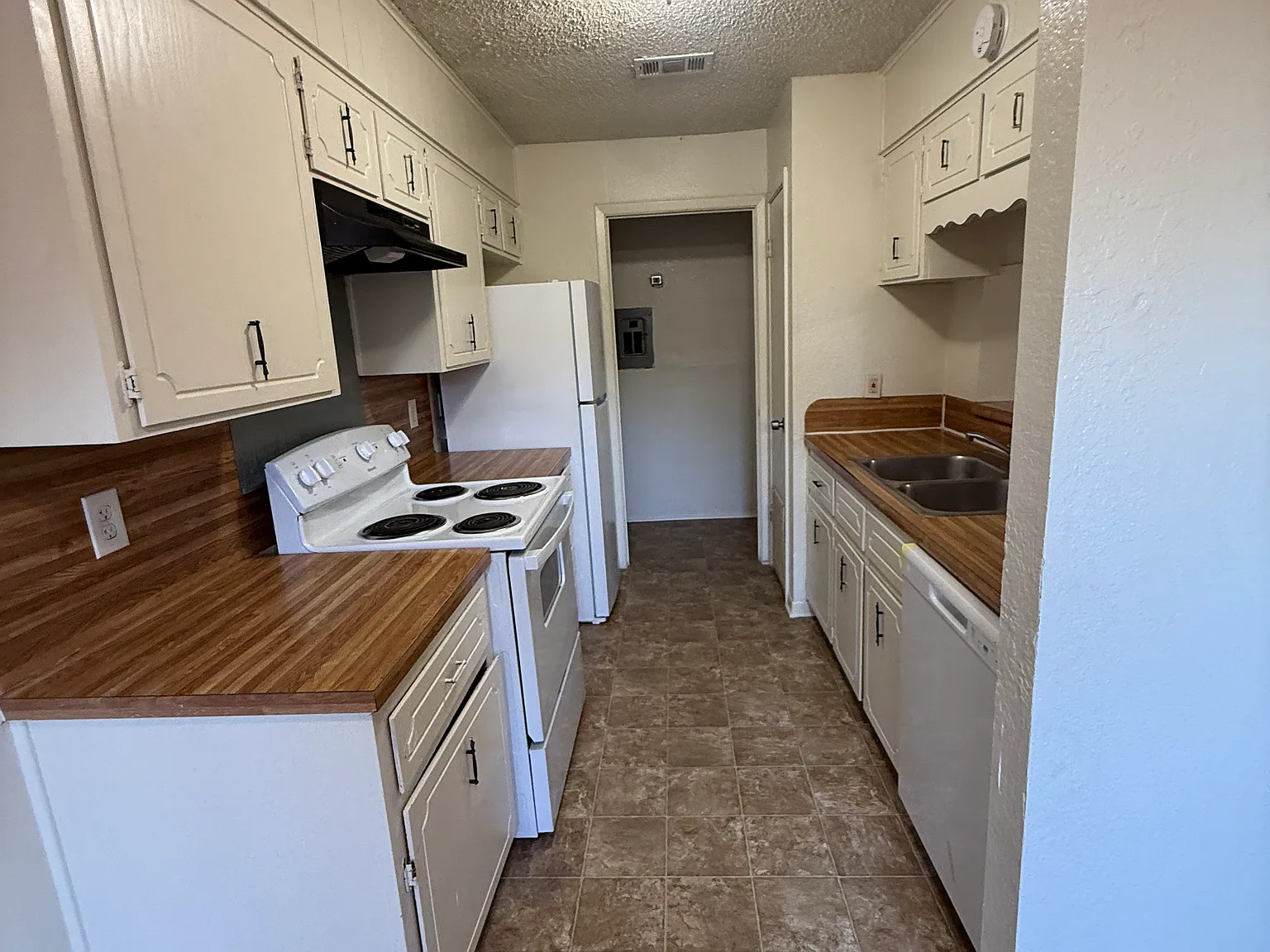 2 bed, 1.5 bath, $850 — Photo 4