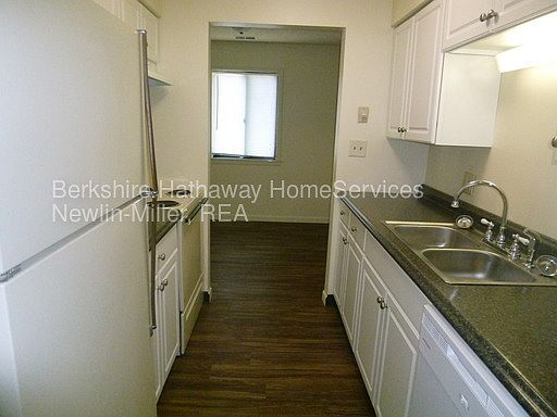 2nd image of 410 S 29th St APT 4