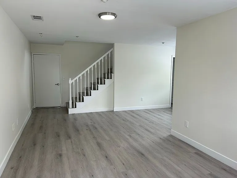 Delong Townhomes — Photo 5