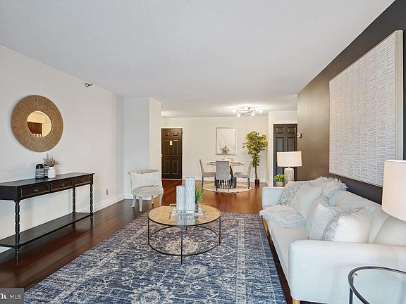 4th image of 900 N Stafford St APT 1703