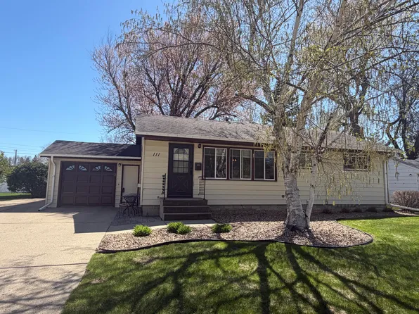 111 Church Dr, Aberdeen, SD 57401