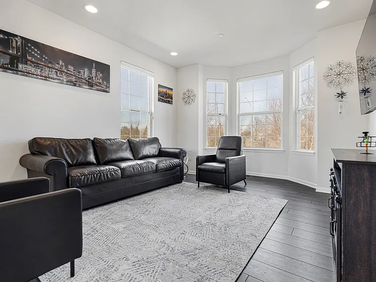 4320 Monroe Ave — Photo 4