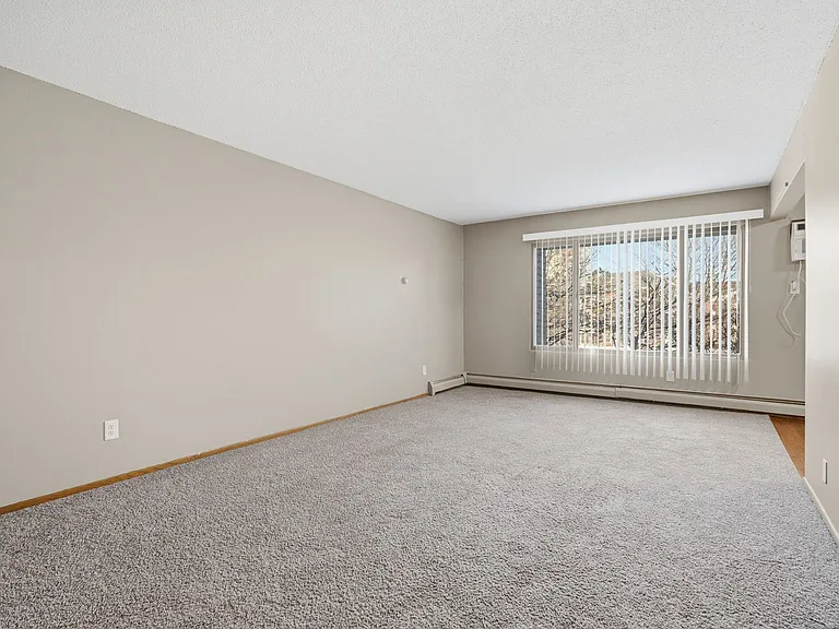 Stanley Court — Photo 15