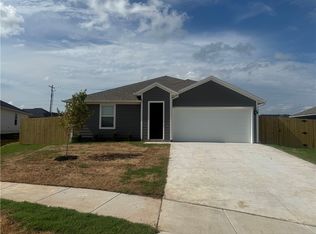 911 Rently St, Prairie Grove, AR 72753