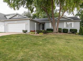 1215 Emerald Woods Ct, Davenport, IA