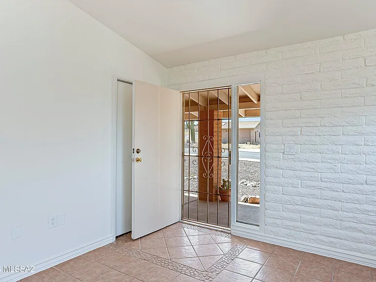 519 S Avenue D — Photo 7