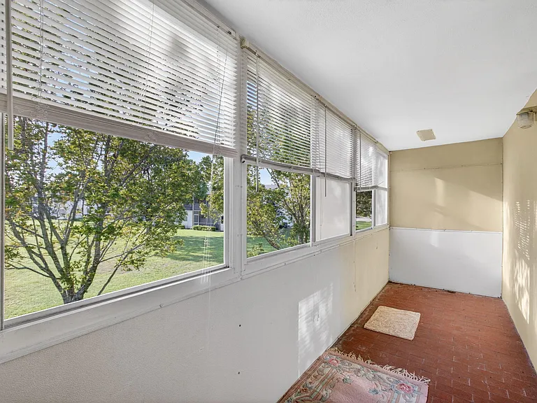157 Camden Dr E #G — Photo 13