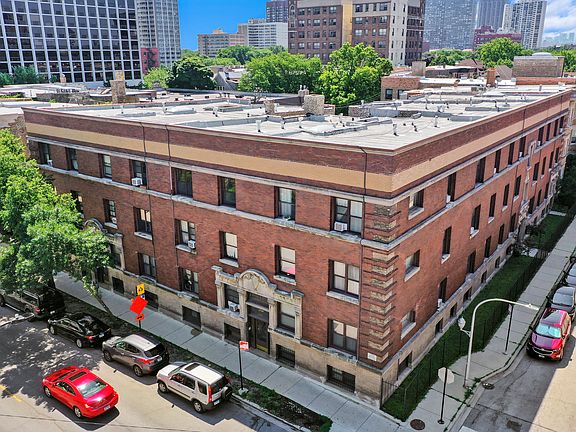 4th image of 821 W Montrose Ave #21-1