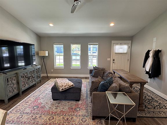 4th image of 1732 Wilder Ave