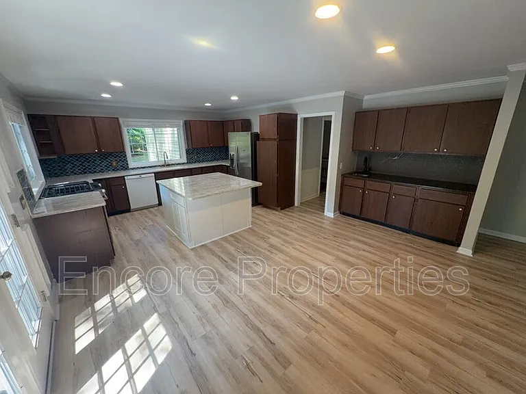 824 Hayden Ave — Photo 6