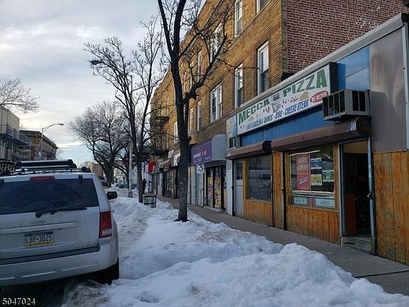 3rd image of 52 4th Ave