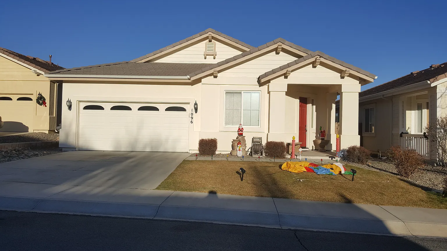 1096 Tee Dr photo 1