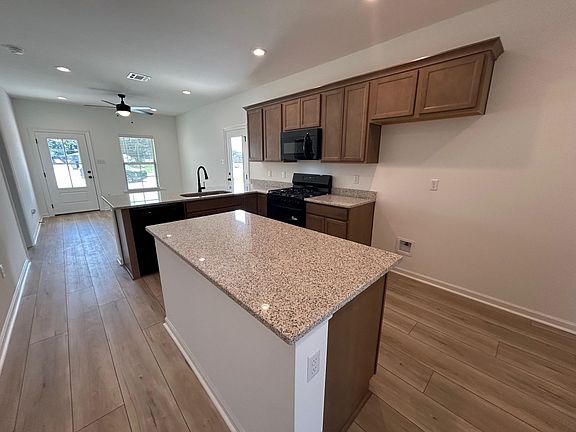 3rd image of 126 Benjamin Dr