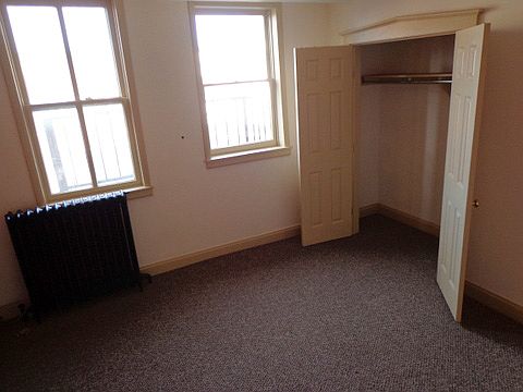 1st image of 21 E Walnut St APT 4