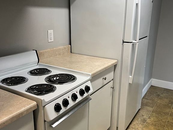 3rd image of 1461-69 Hillcrest Dr #1461-27