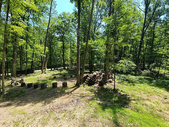 4th image of 5682 Maple Dr
