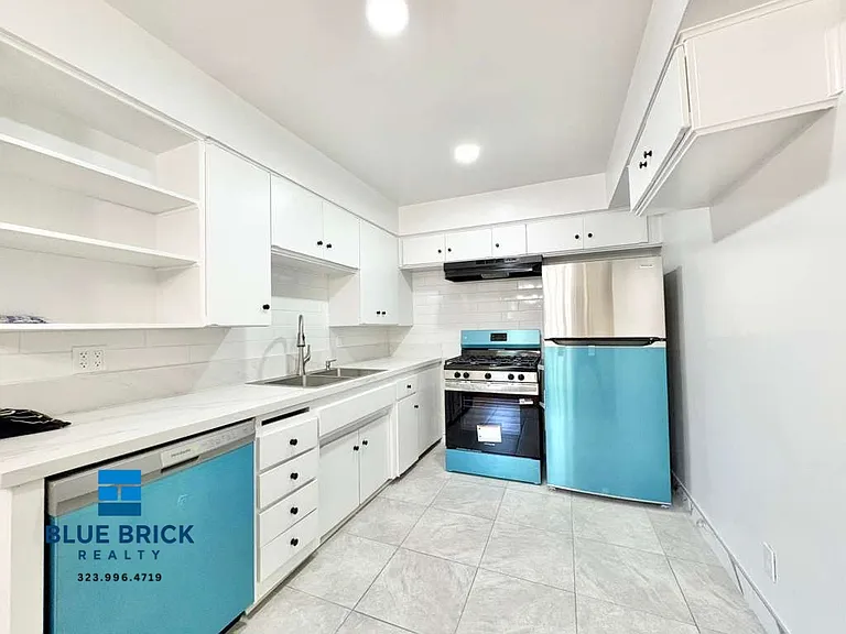 1411 N Curson Ave #2 — Photo 2