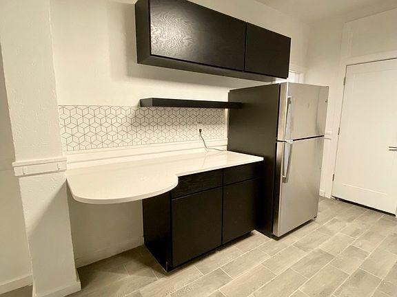4th image of 504 Gladstone Blvd #10