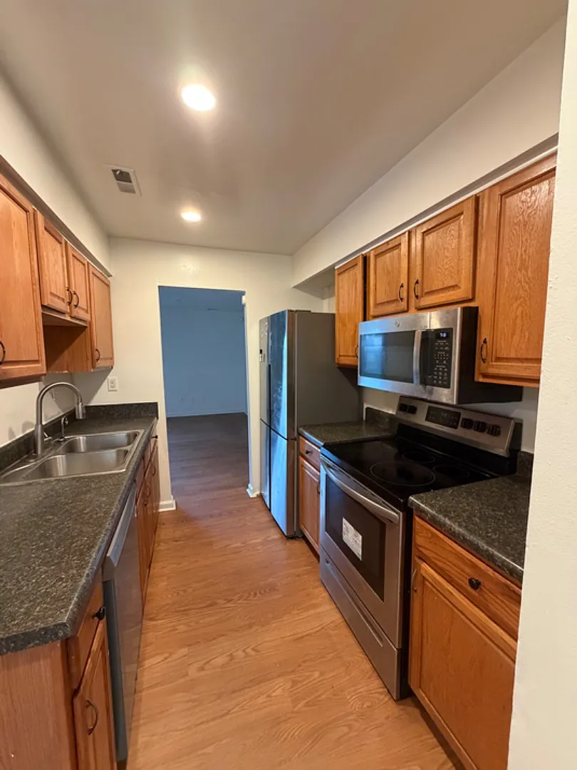1046 Commonwealth Pl - 1046 Commonwealth — Photo 3