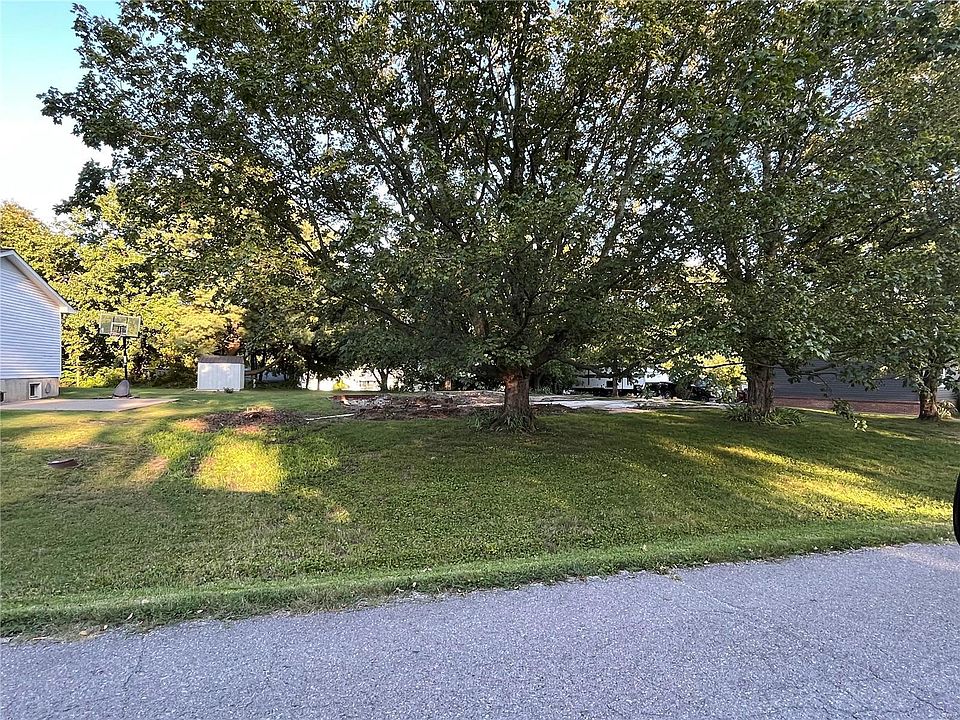 2nd image of 214 Greenbrier Dr