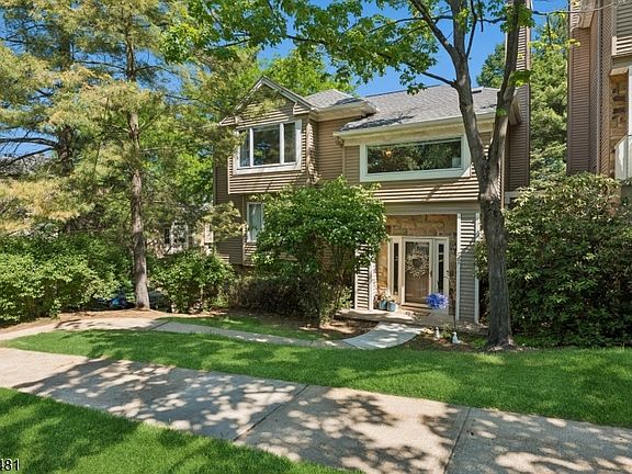 2nd image of 242 Clarken Drive