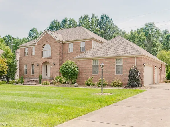 111 Kings Ln, Canfield, OH 44406