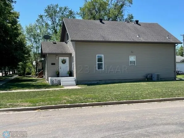 329 11th St N, Breckenridge, MN 56520