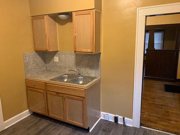 4th image of 354 N Jefferson St