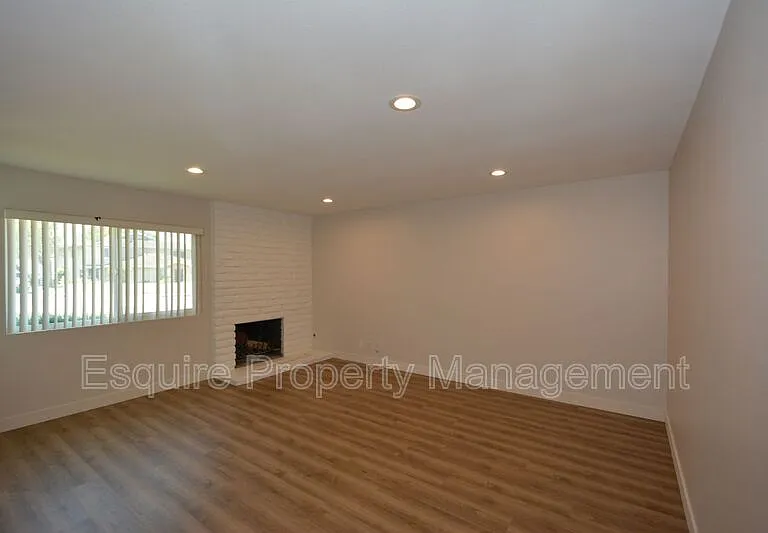 3551 W Hemlock St — Photo 2