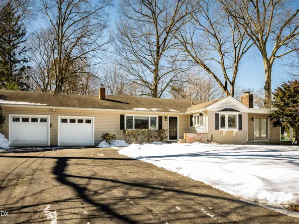 5 Midrocks Dr, Norwalk, CT 06851