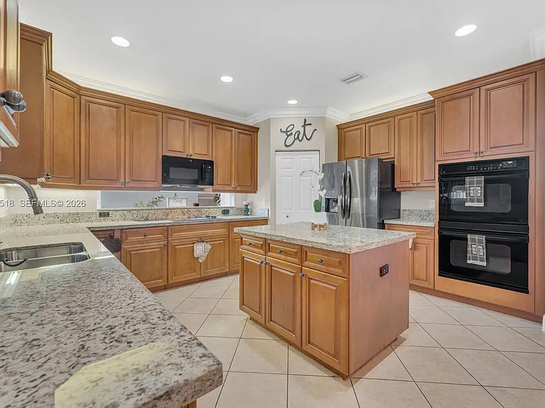 19500 SW 39th Ct — Photo 29