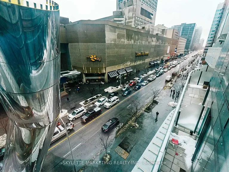 1 Bloor St E #422 — Photo 30