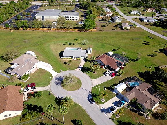 5th image of 1401 SE Escambia Court