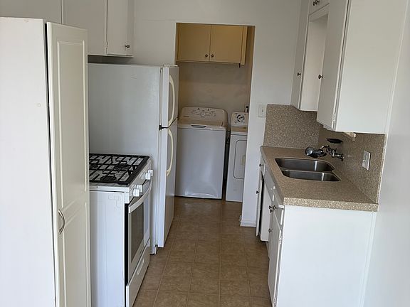 2nd image of 3531 Del Rey St #3531