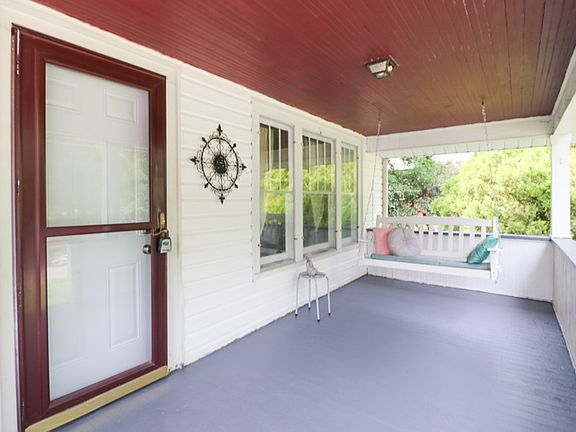 4th image of 959 Country Club Dr