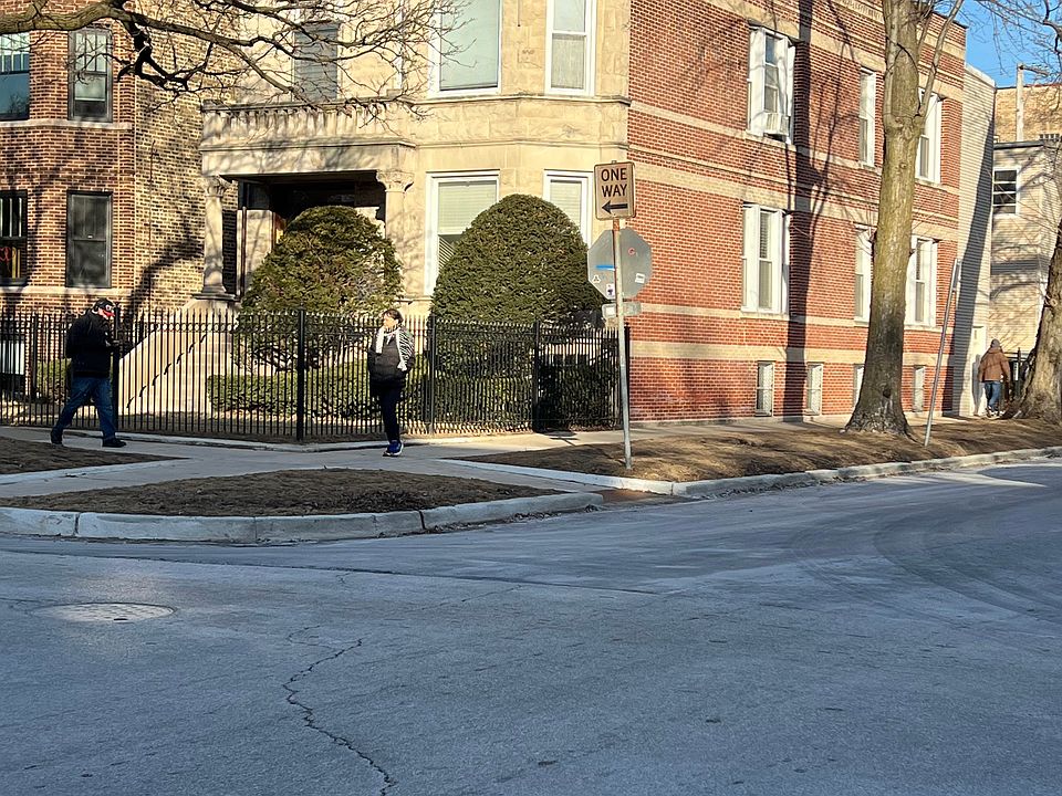 1st image of 4901 N Winchester Ave Unit 1