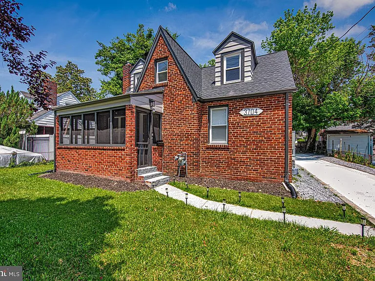 3704 Hamilton St — Photo 2