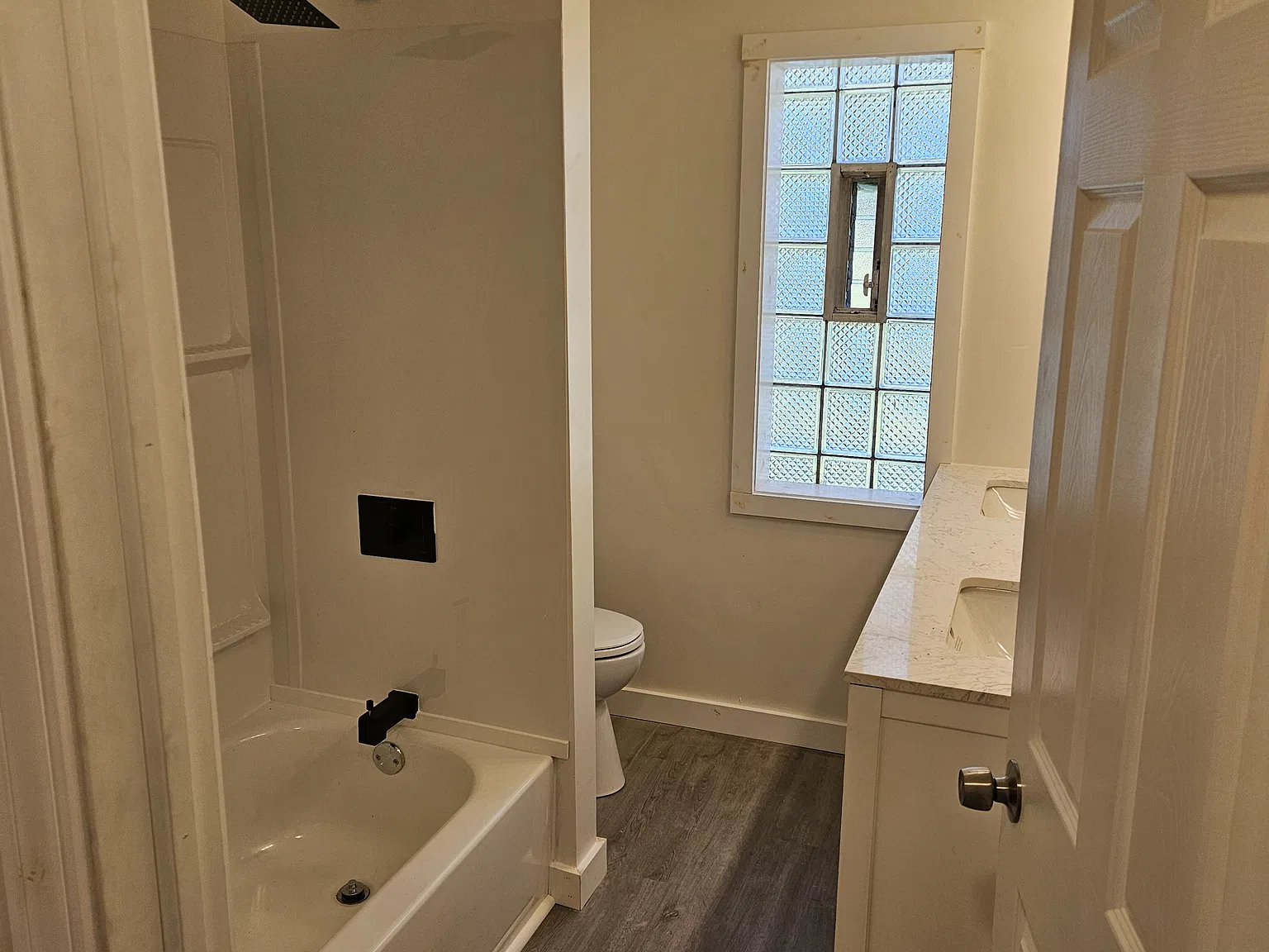 3 bed, 1700 sqft, $1,980 — Photo 3
