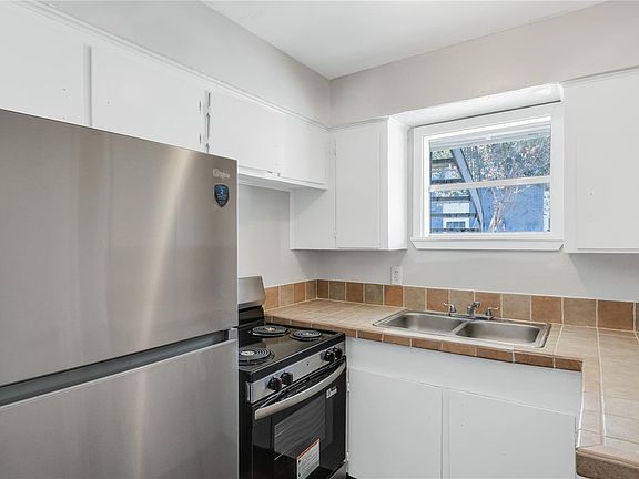 3rd image of 122 E Crosstimbers St APT 117
