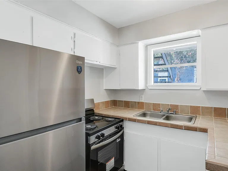122 E Crosstimbers St #117 — Photo 3