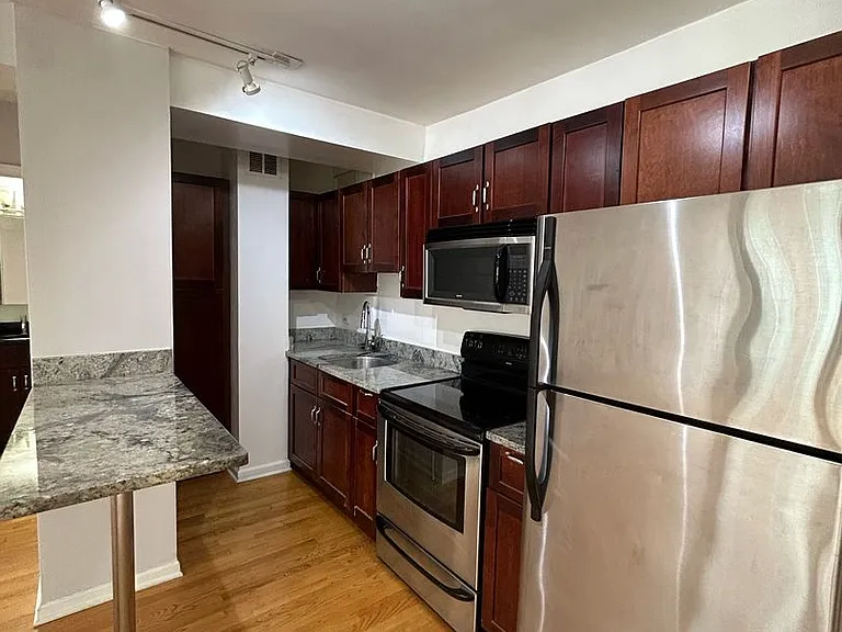 4180 Marine Terrace Apartments — Photo 133