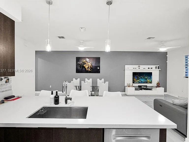 10533 NW 81st St — Photo 7