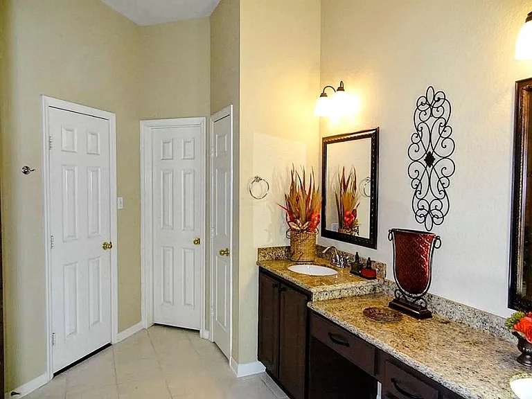 10114 Crescent Bluff Ln — Photo 29