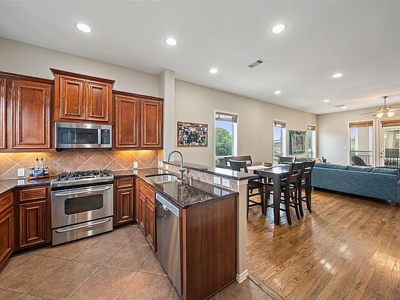 3rd image of 2613 Link Rd